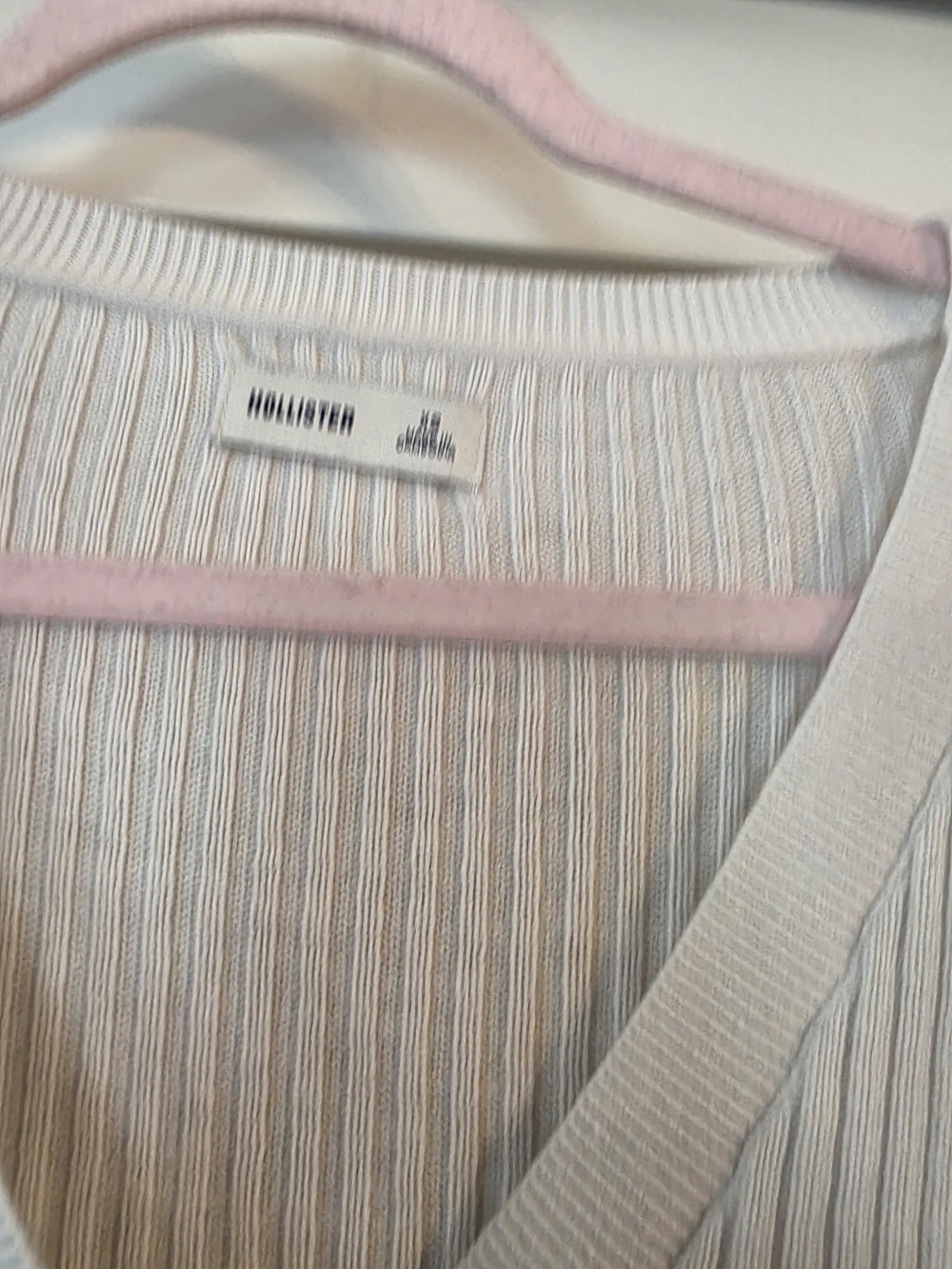 Hollister Cream Ribbed Cable-Knit V-Neck Cardigan - Picture 3 of 4